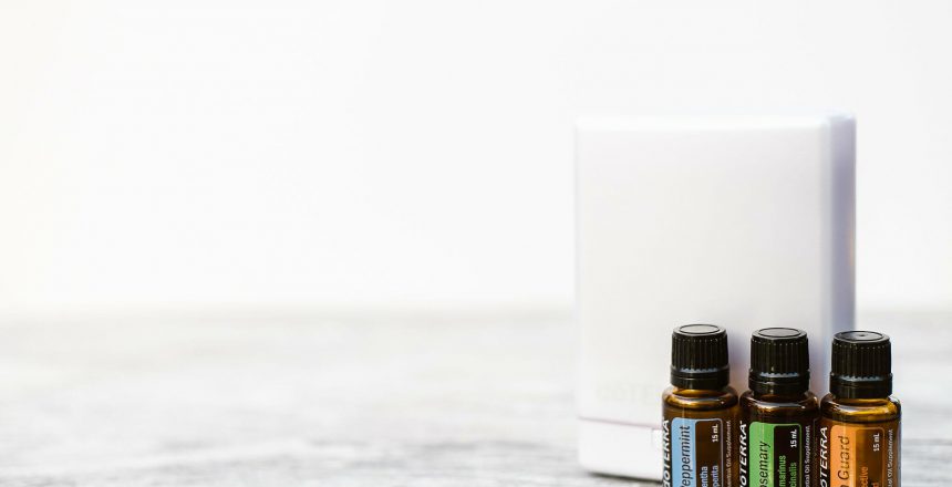 Peppermint-Single_-Rosemary-Single_On-Guard-Protective-Blend_AromaLite-Diffuser_White-Background